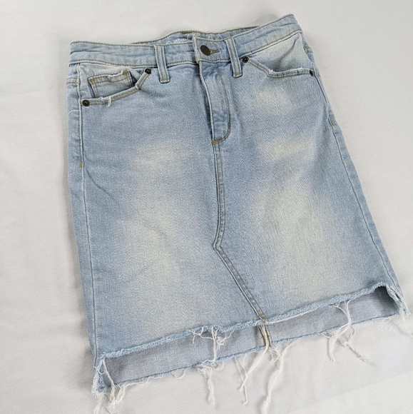 Retro Light Wash Raw Hem Low Rise Mini Skirt - Picture 2 of 7